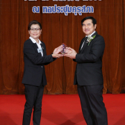 Pat receiving award • Koh Samui Language & Vocational School